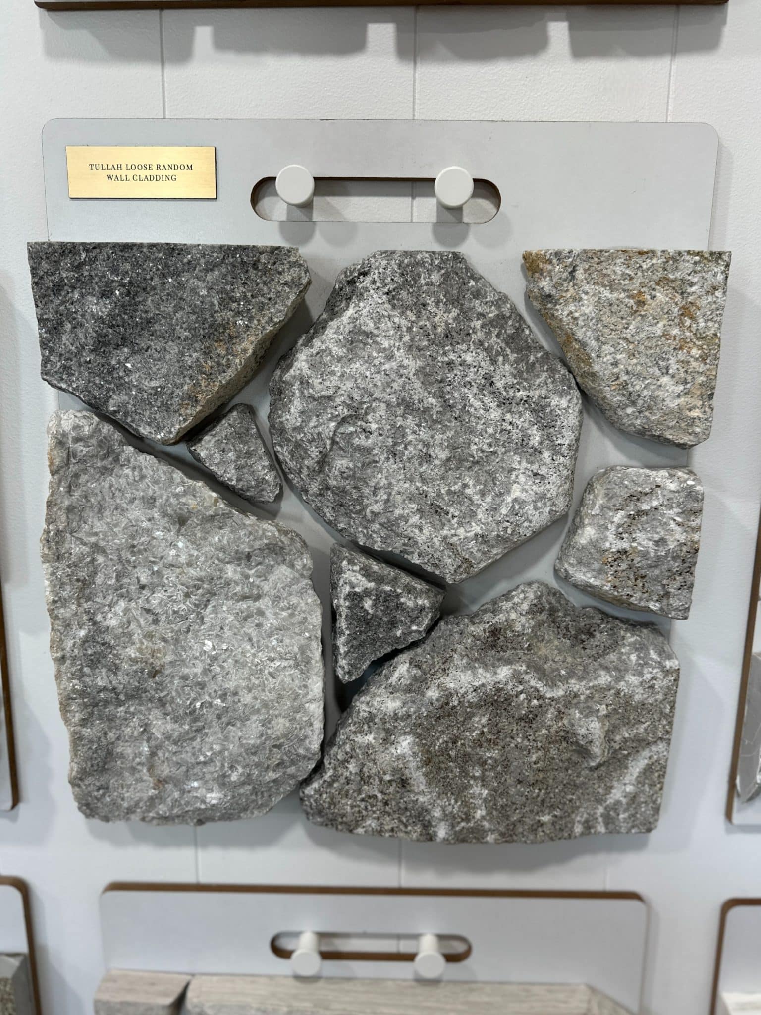 Tullah Loose Random Wall Cladding is characterised by a blend of light to medium greys with subtle golden tones and a natural shimmer.