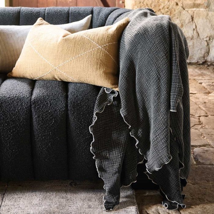 Onda Throw Black