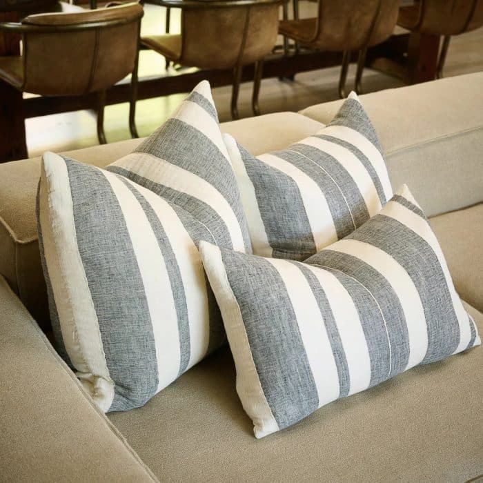 Lido Cushion - Off White/ Navy - Image 5